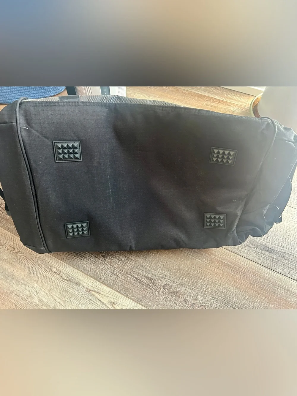Mier sleek black